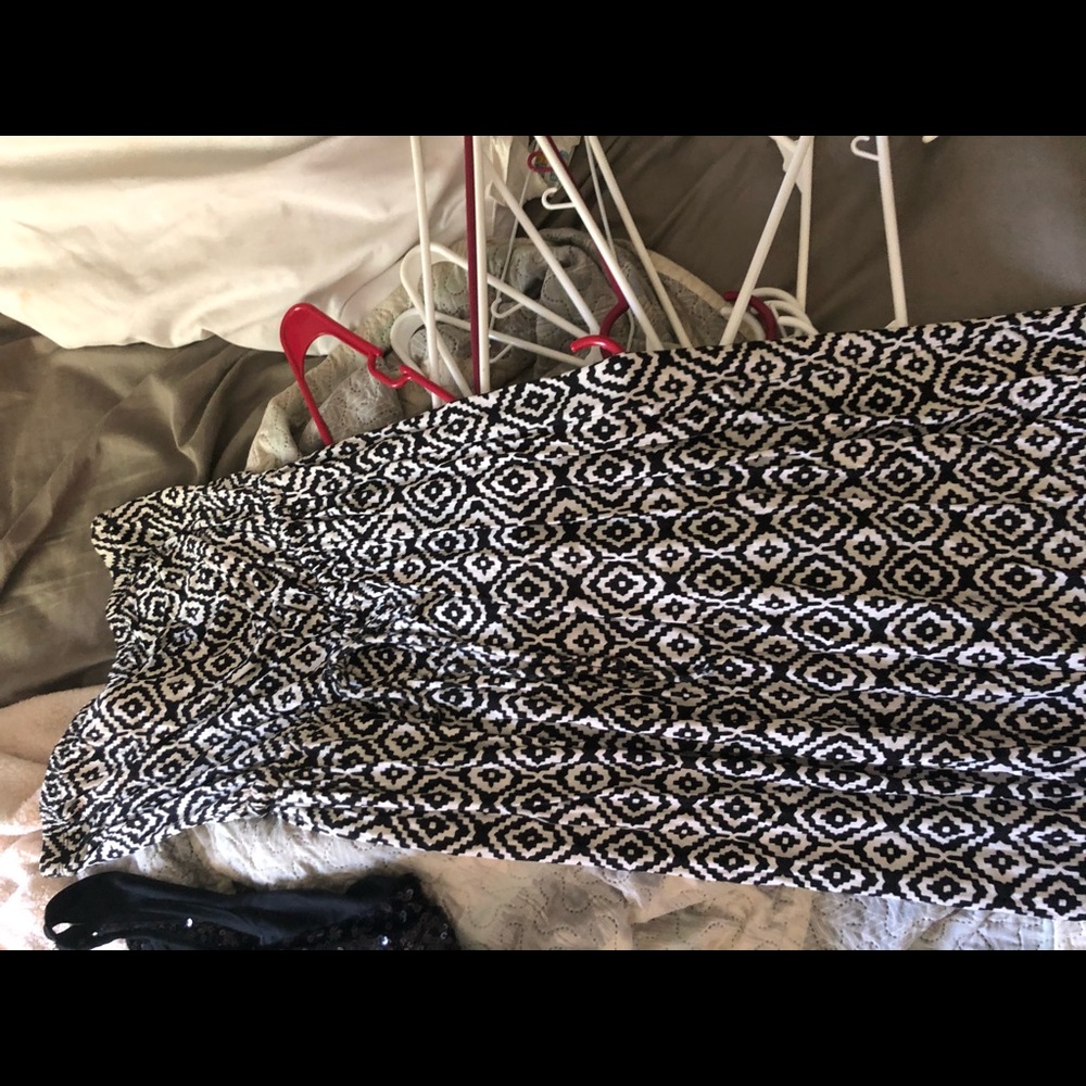 Small, patterned strapless maxi dress
